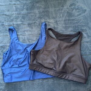 2 sports bras size M good condition